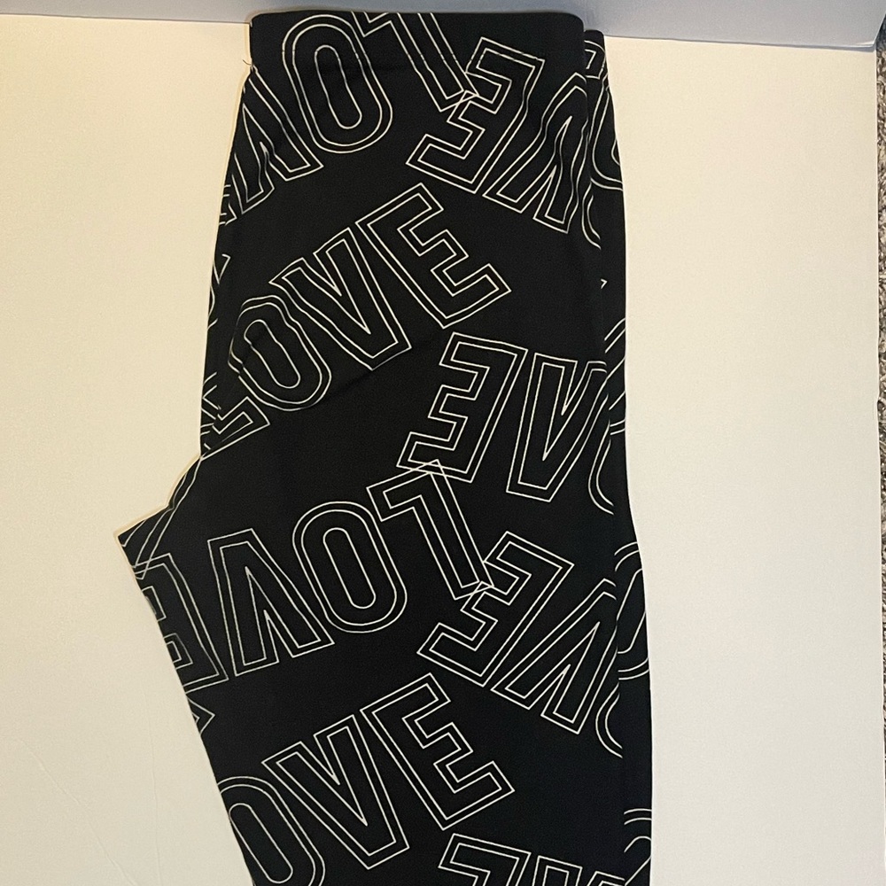 COPY - Flirtitude love graphic leggings